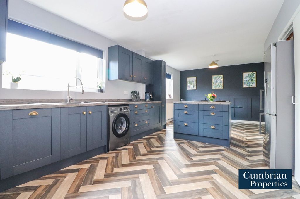 Property photo 2 of 23 Dining Kitchen