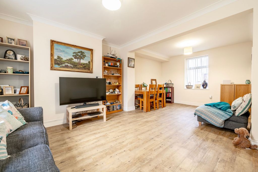 Property photo 3 of 21