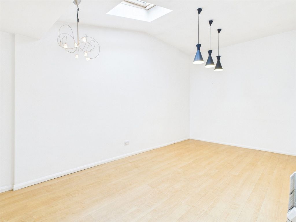 Property photo 1 of 8 Picture No. 09