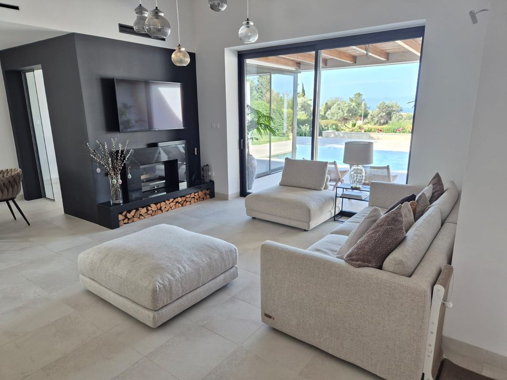 Property photo 3 of 26