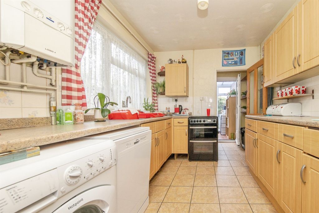 Property photo 2 of 16