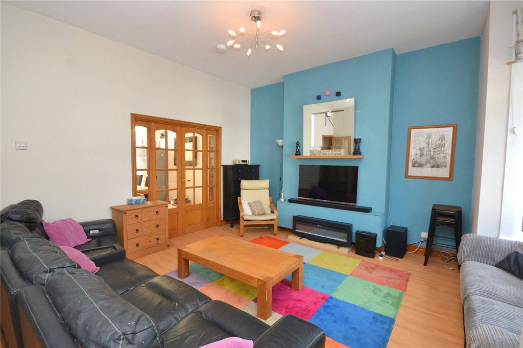 Property photo 2 of 18 Living Room