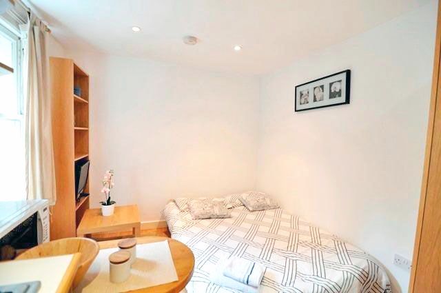Property photo 1 of 3 Studio To Rent