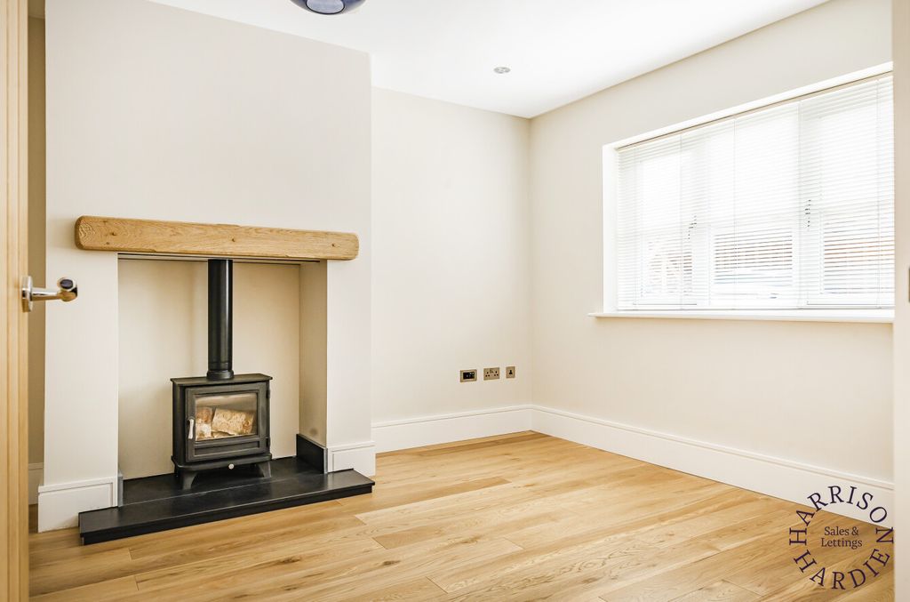 Property photo 2 of 14 10425Ac9-07c5-4750-8A40-4F8Ff8c25d28