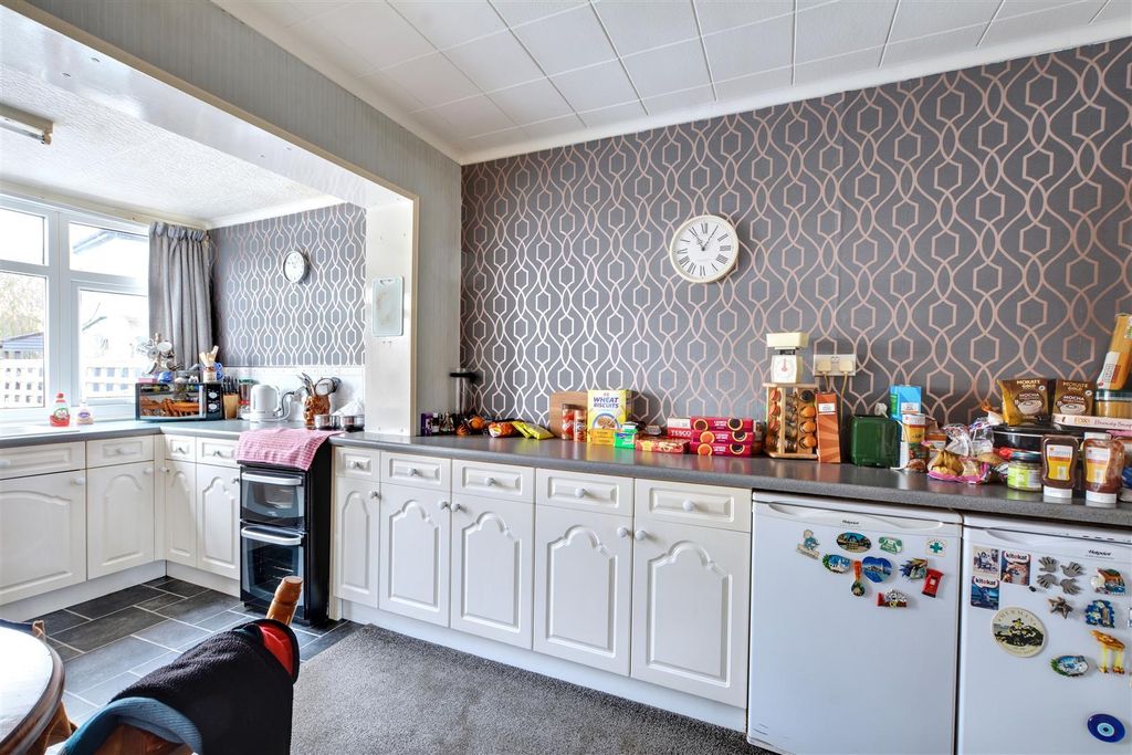 Property photo 3 of 17 Kitchen_2.Jpeg