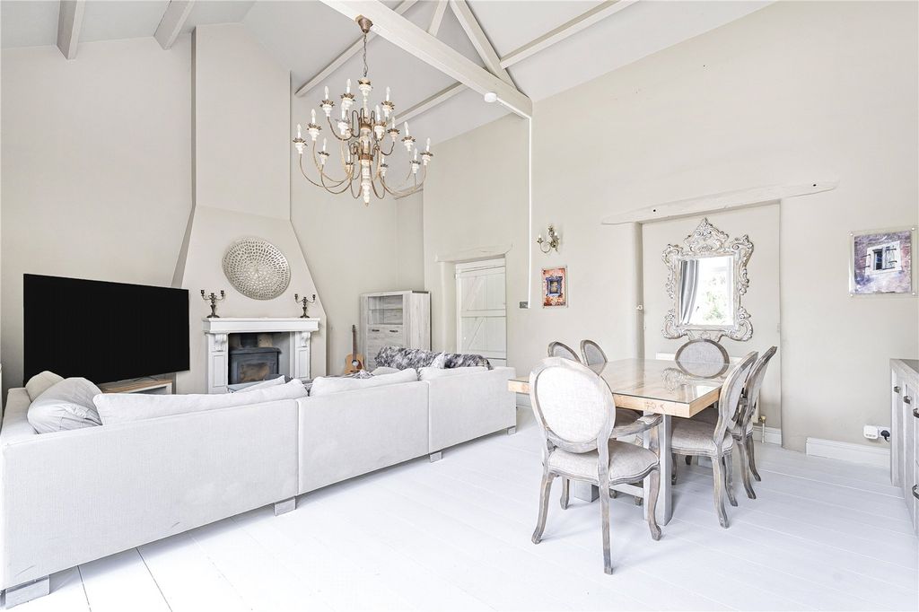 Property photo 3 of 15 Sitting/Dining Room