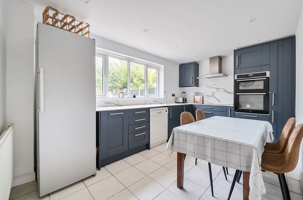 Property photo 3 of 10 1330638-16-68888c...