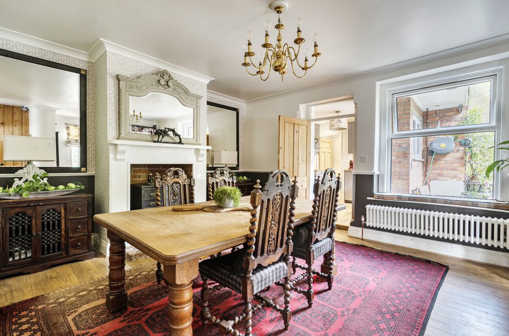 Property photo 2 of 13 15033529