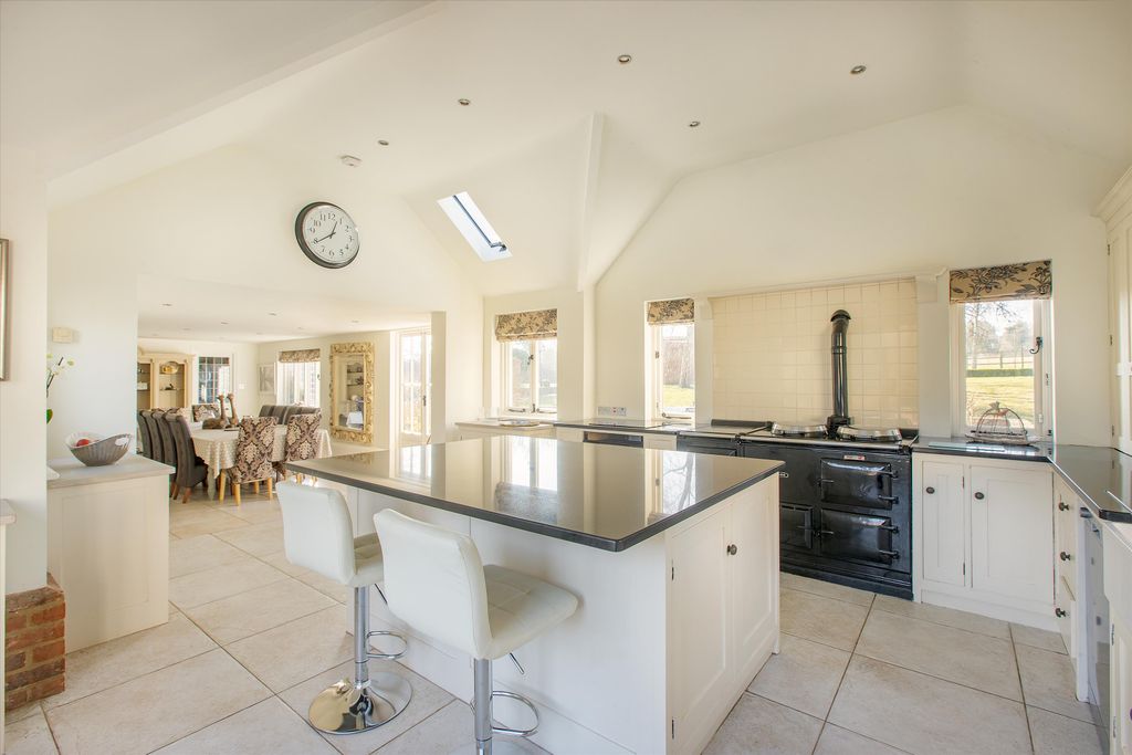 Property photo 2 of 17 Image