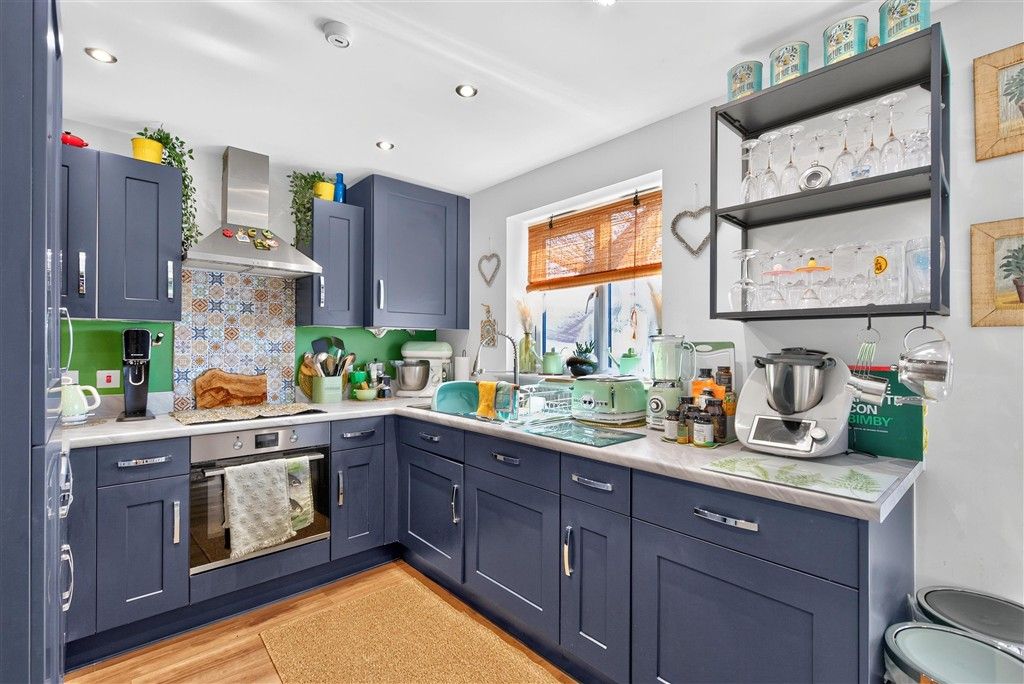 Property photo 3 of 12 Kitchen