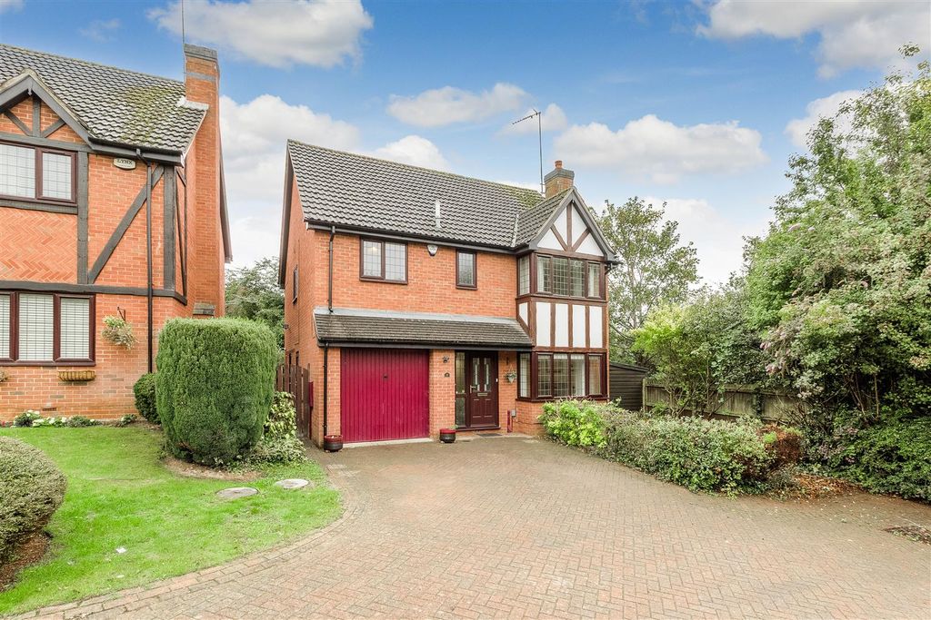 Property photo 1 of 15 The Gardens Front