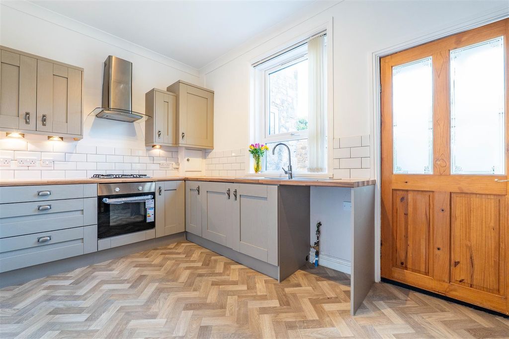 Property photo 3 of 25 Kitchen/Dining Room