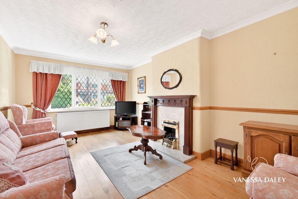 Property photo 2 of 28