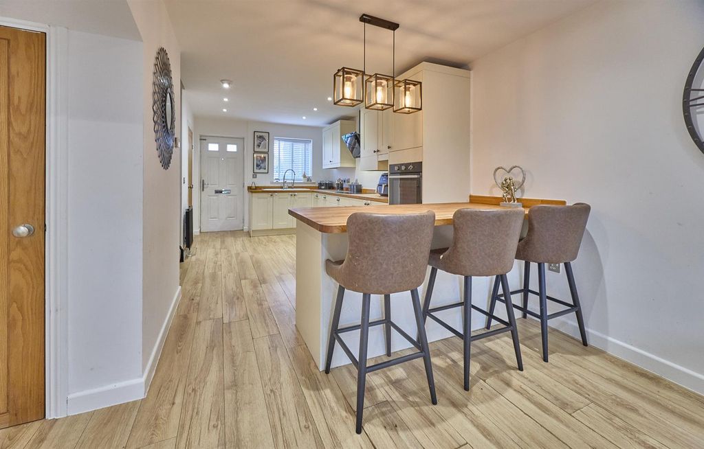 Property photo 2 of 13 42 Convent Drive Sg 4.Jpg