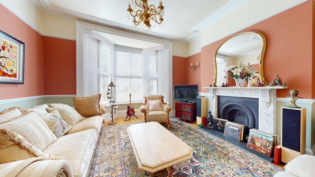 Property photo 2 of 19