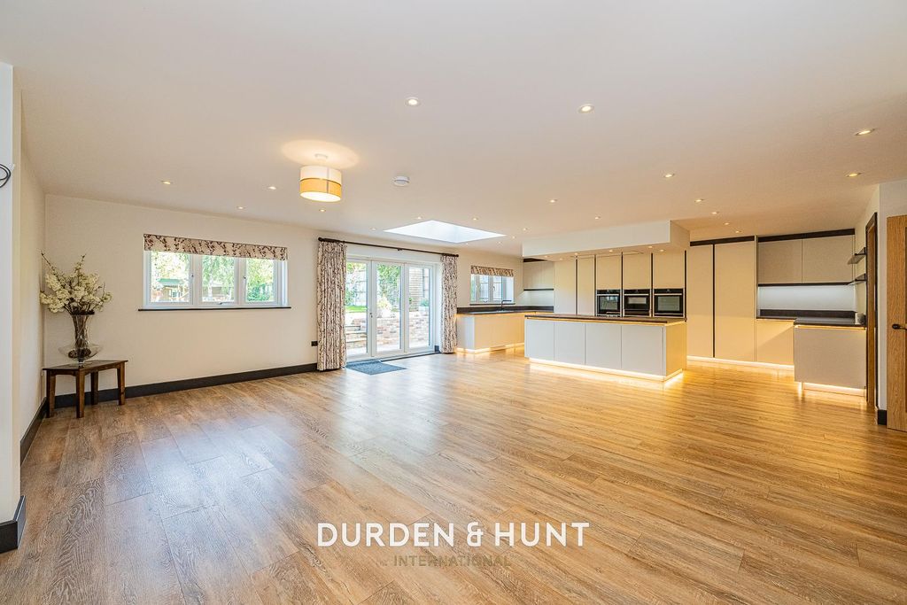 Property photo 2 of 55 Ongar-50.Jpg