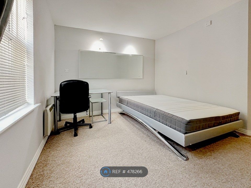 Property photo 1 of 16 Bedroom 1