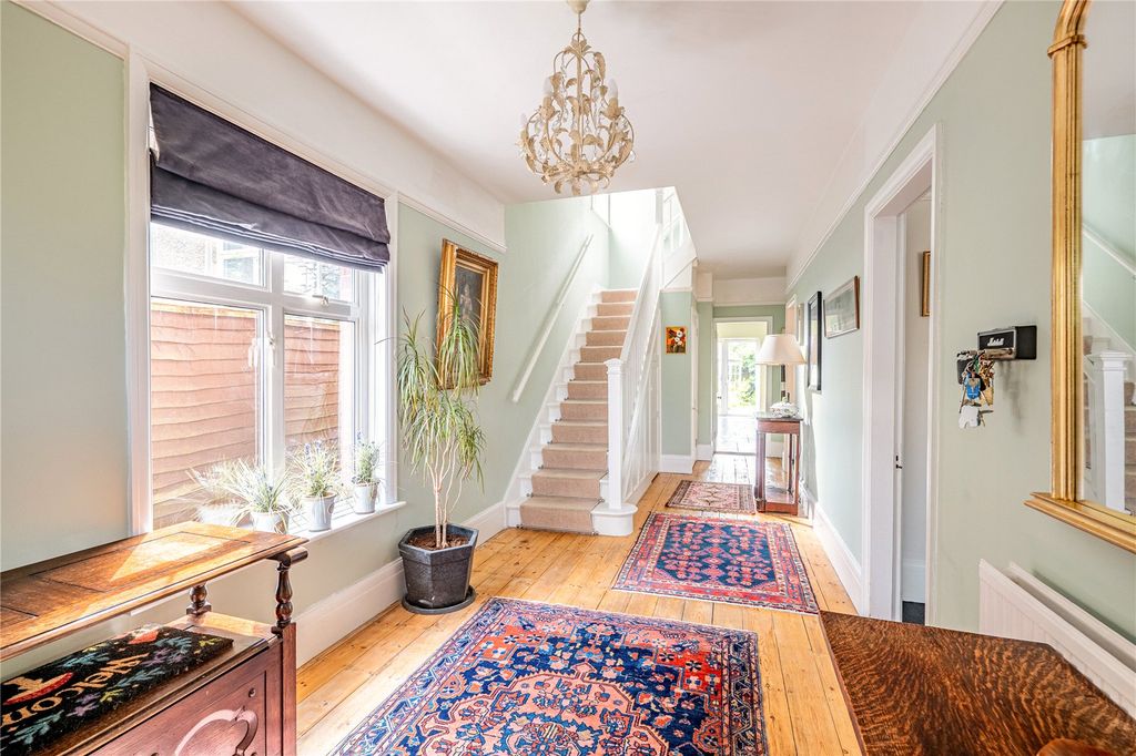 Property photo 2 of 17 Entrance Hall