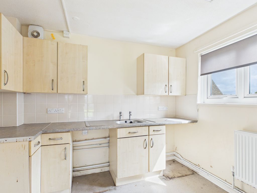Property photo 2 of 6 Kitchen