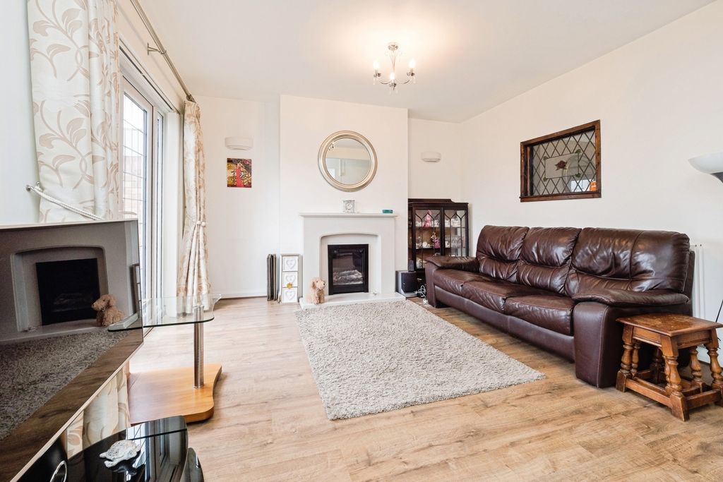 Property photo 3 of 19 Pbox-Img.Jpg