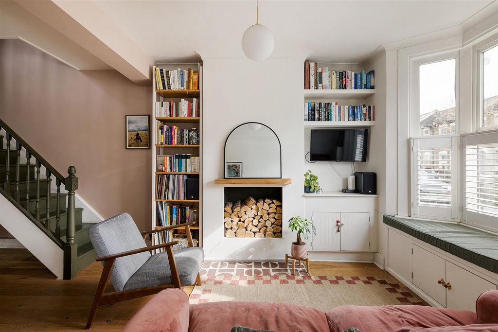 Property photo 2 of 29 Thorpe Road, E7