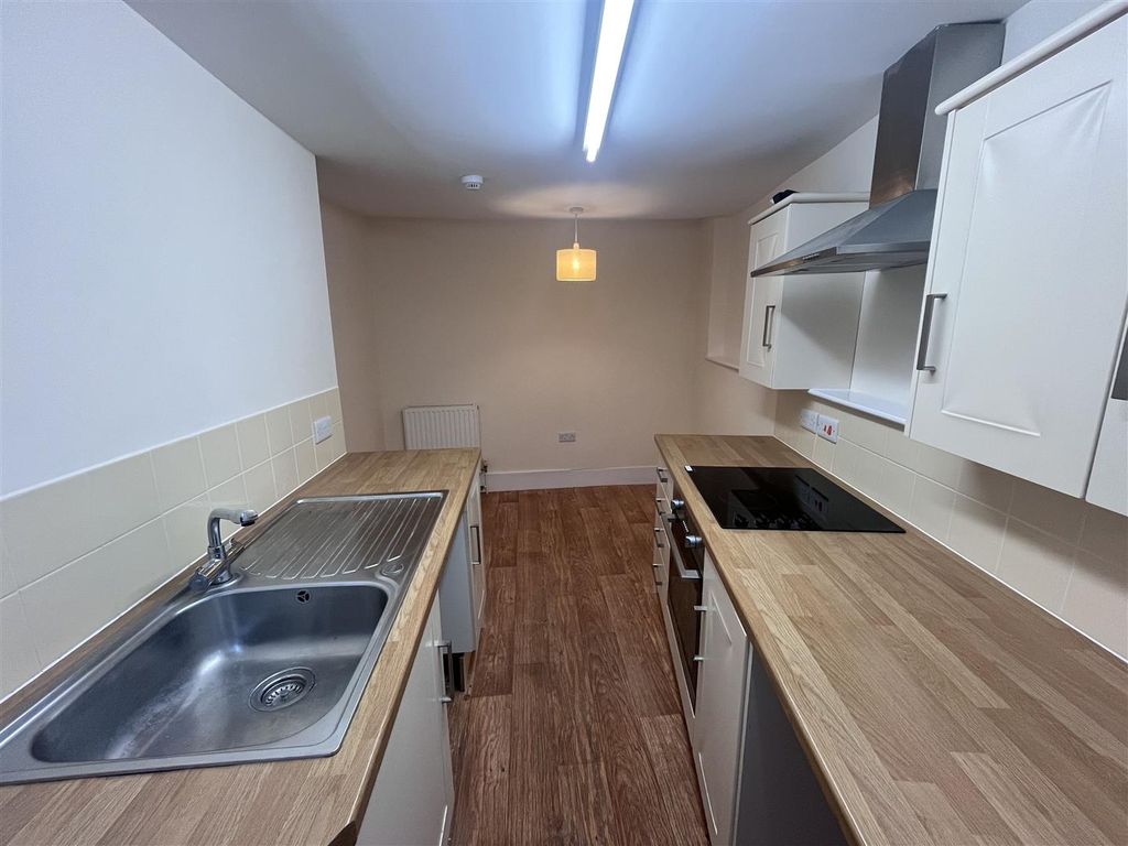 Property photo 2 of 9 Kitchen