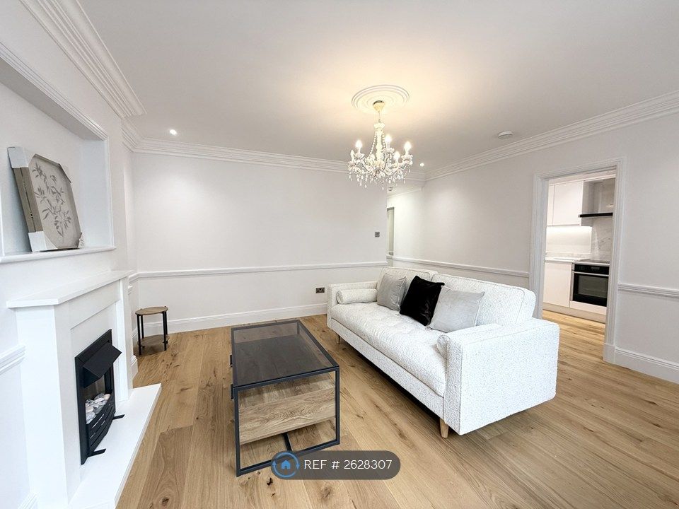 Property photo 1 of 18 Living Room