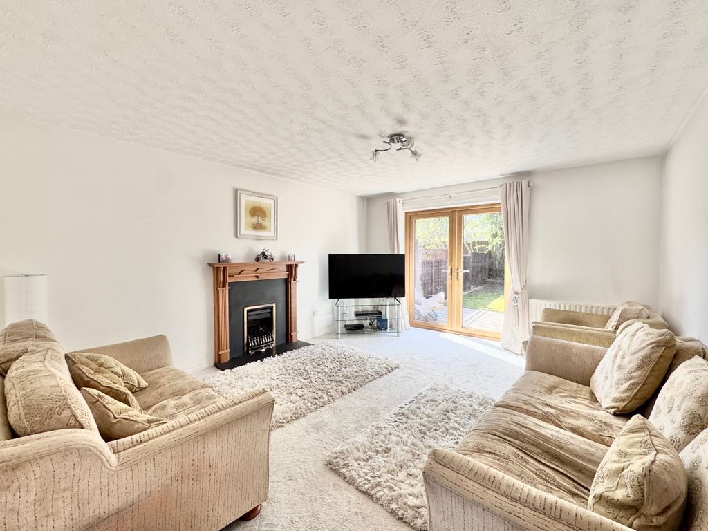 Property photo 3 of 13 Living Room