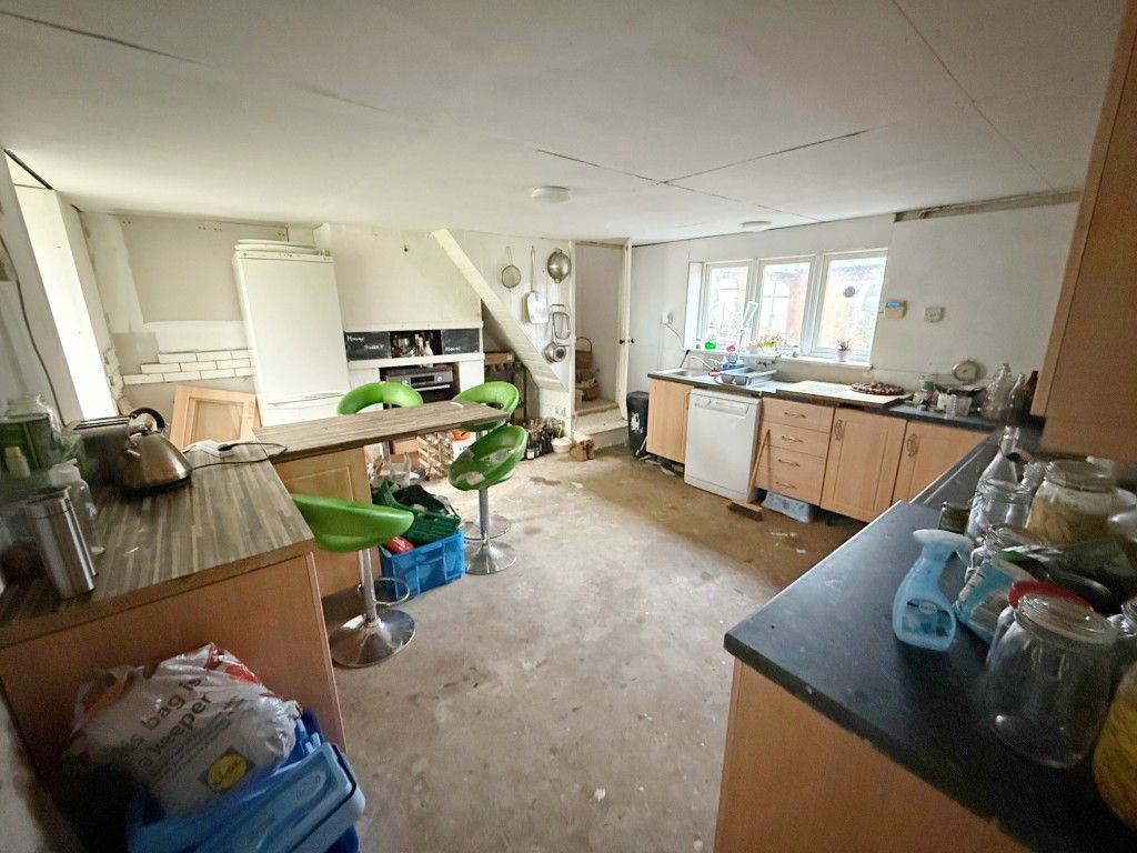 Property photo 3 of 17 Kitchen With Breakfast Bar