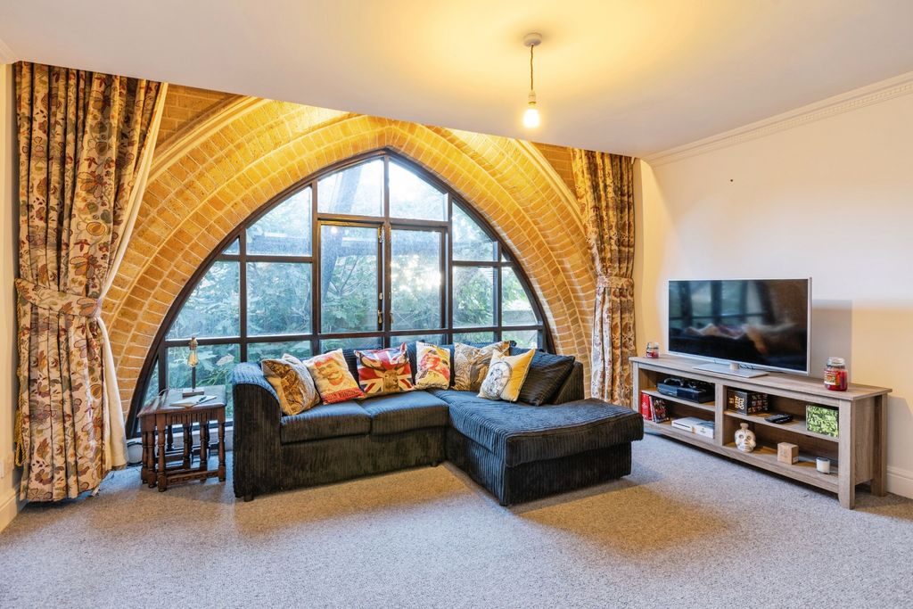 Property photo 1 of 16 Open Plan Living