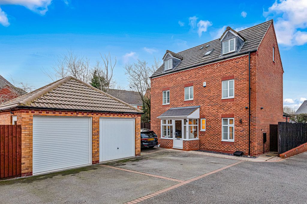 Property photo 1 of 31