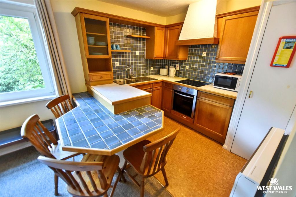Property photo 2 of 12 7 (16).Jpg