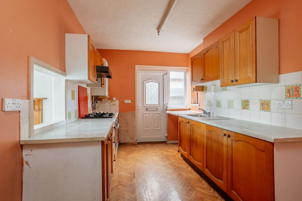 Property photo 3 of 12