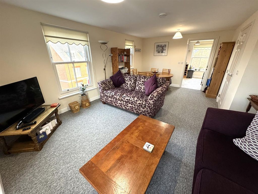 Property photo 3 of 11 Living Room