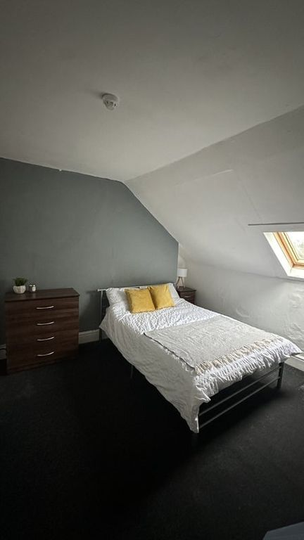 Property photo 3 of 9 Cozy Double Bedroom With A Comfortable Double Bed ...