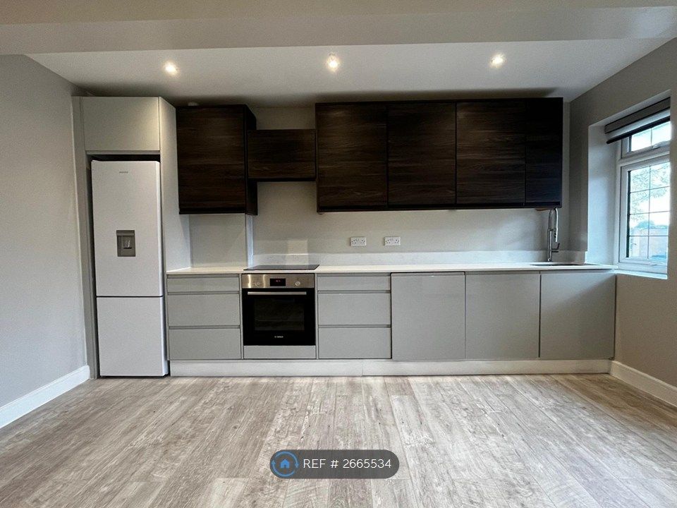 Property photo 1 of 8 Kitchen