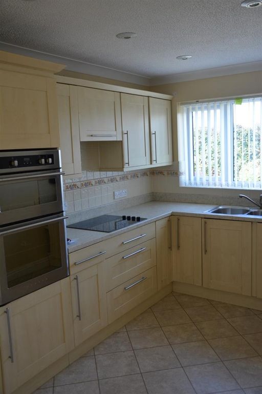 Property photo 3 of 26 Kitchen