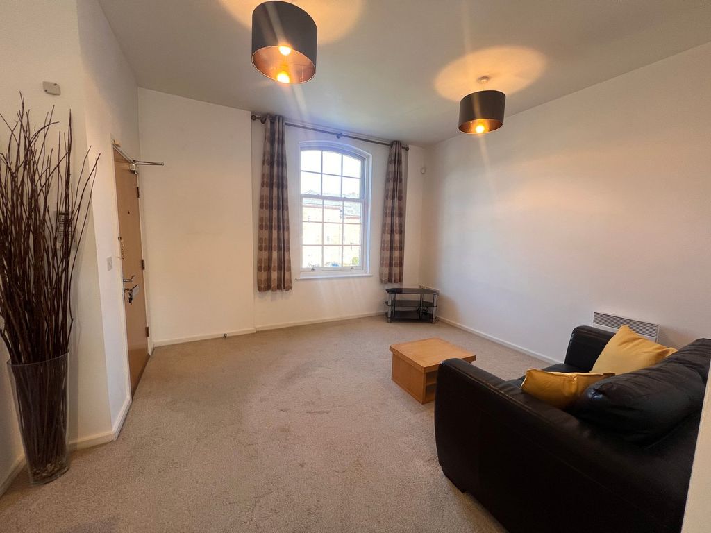 Property photo 2 of 8