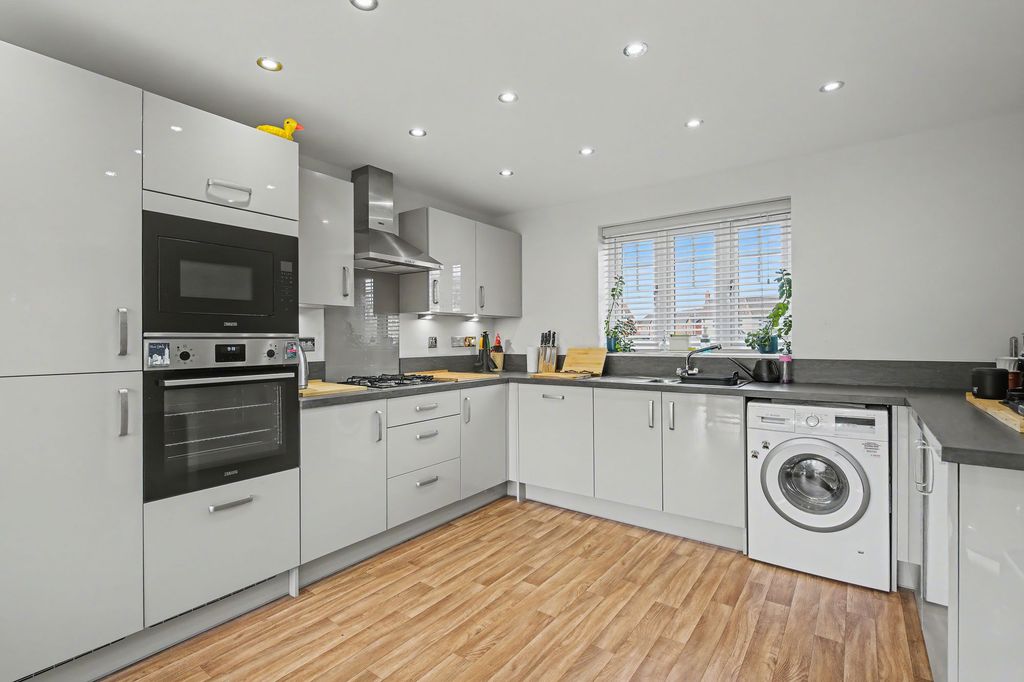 Property photo 3 of 26