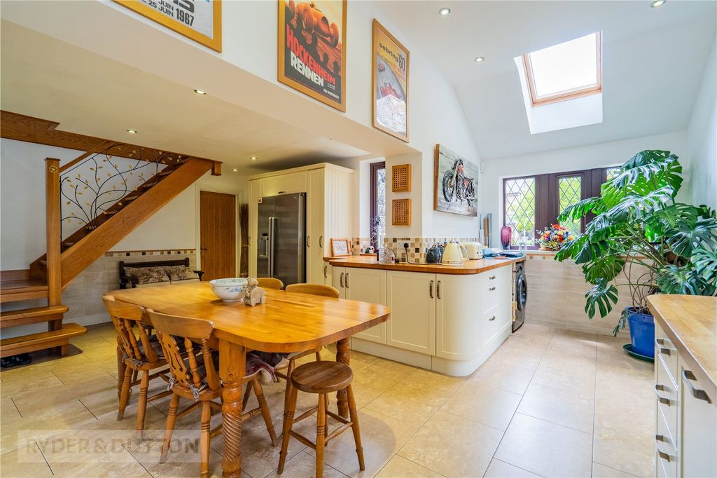 Property photo 2 of 22 Dining Kitchen