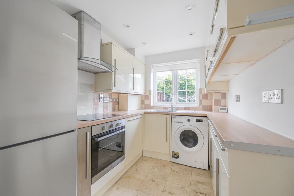 Property photo 2 of 17 1305950-7-68494E3...