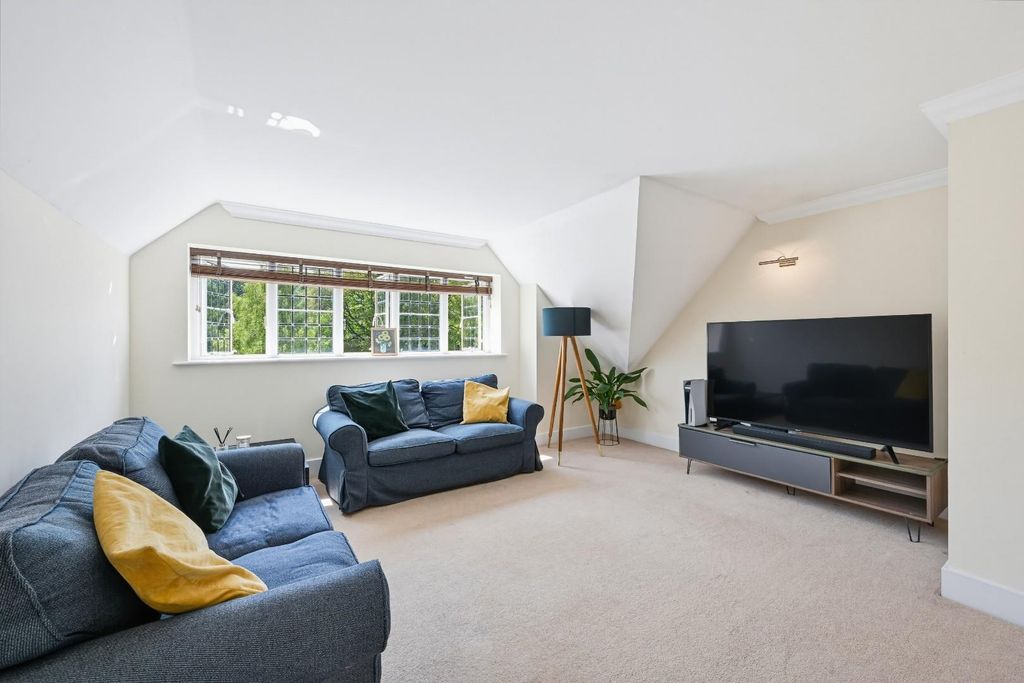 Property photo 3 of 14 Shaw House