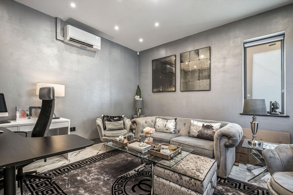 Additional image 11 of 5 bed detached house to rentWaggon Road, Barnet EN4