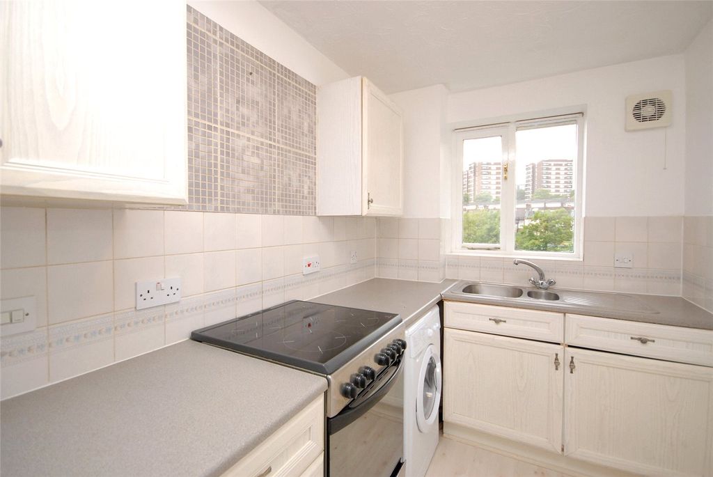 Property photo 3 of 6 Picture No. 17