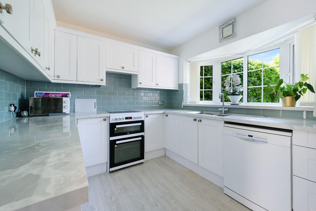 Property photo 2 of 24 Woodmansterne Lane