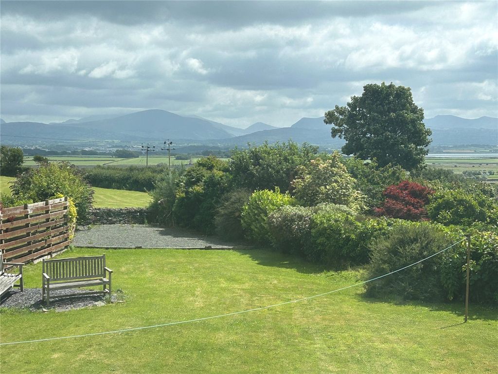 Property photo 2 of 29 Picture No. 14