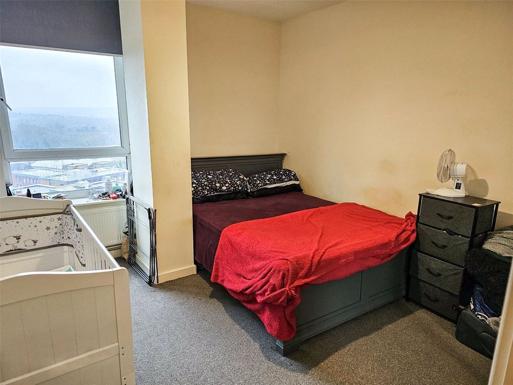 Property photo 3 of 5 Bedroom