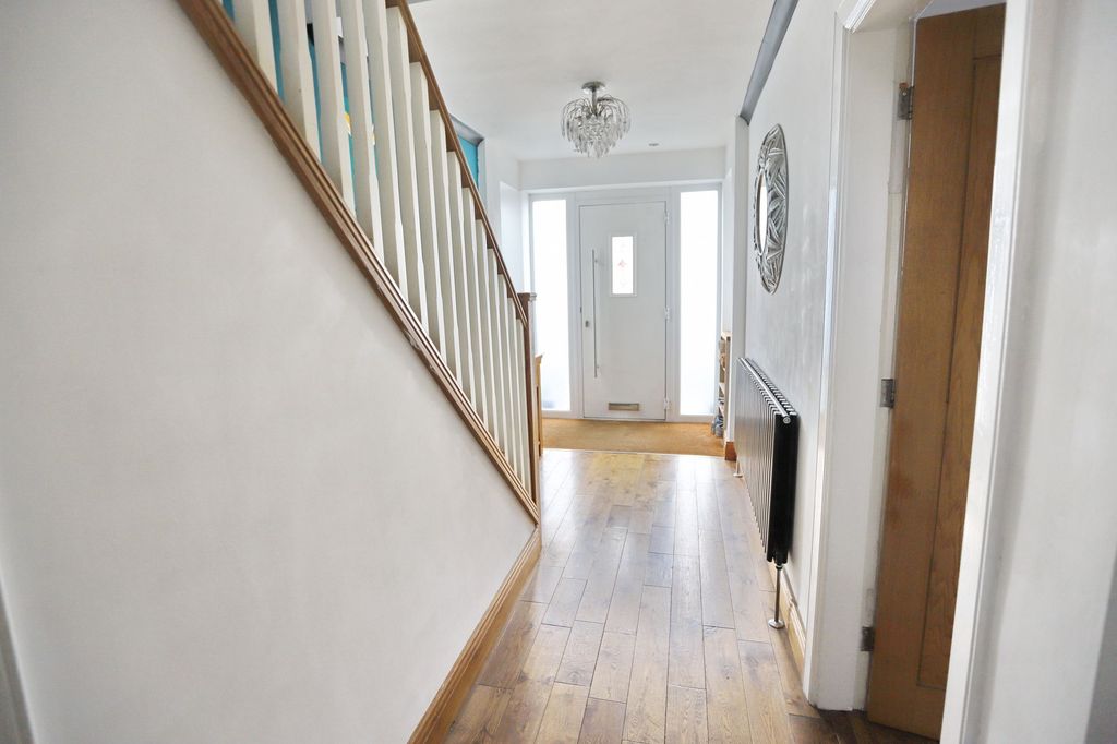 Property photo 2 of 25