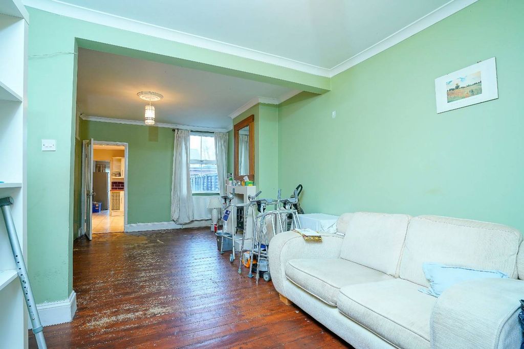 Property photo 2 of 13