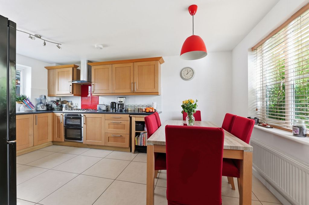 Property photo 2 of 21